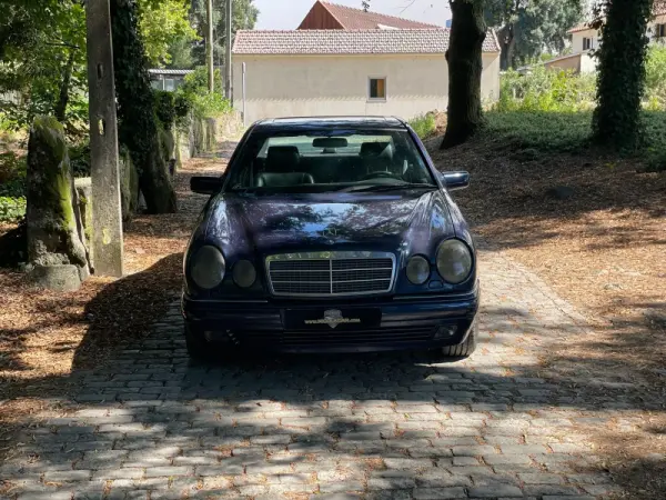 Mercedes-Benz E 300 TD Classic 3