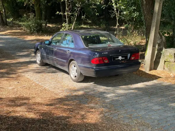 Mercedes-Benz E 300 TD Classic 5