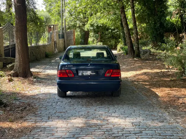 Mercedes-Benz E 300 TD Classic 6