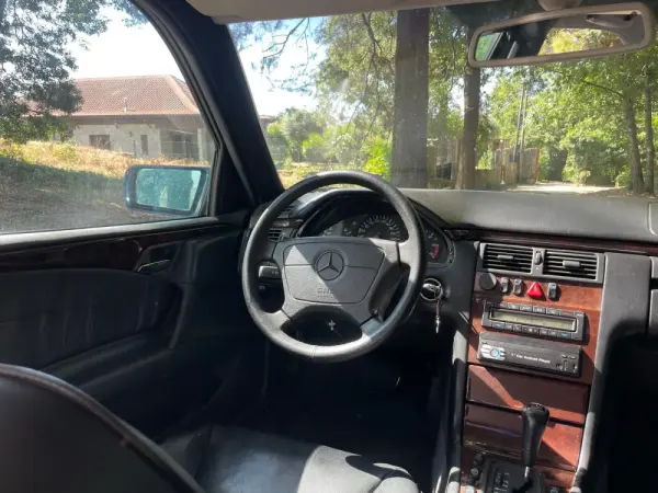 Mercedes-Benz E 300 TD Classic 12