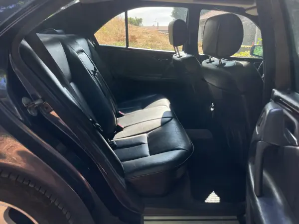 Mercedes-Benz E 300 TD Classic 28
