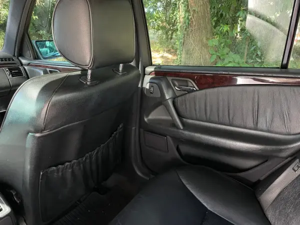 Mercedes-Benz E 300 TD Classic 26