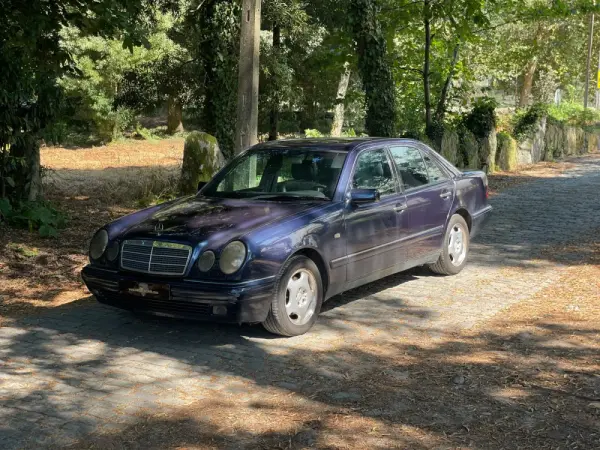 Mercedes-Benz E 300 TD Classic 29