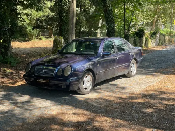 Mercedes-Benz E 300 TD Classic 37