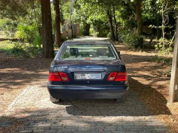 Mercedes-Benz E 300 TD Classic 34