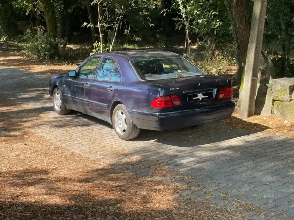 Mercedes-Benz E 300 TD Classic 32