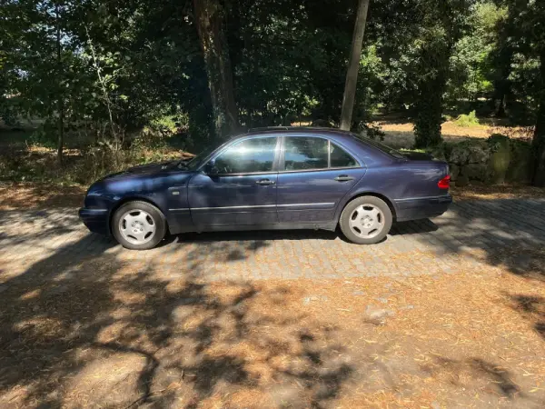 Mercedes-Benz E 300 TD Classic 36