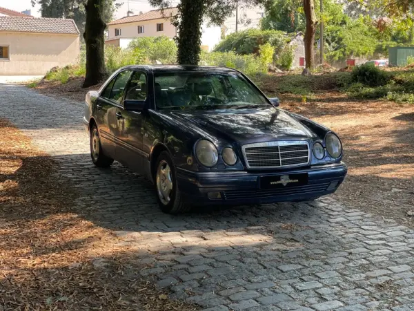 Mercedes-Benz E 300 TD Classic 31