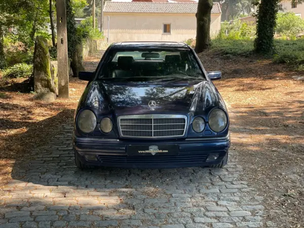 Mercedes-Benz E 300 TD Classic 38