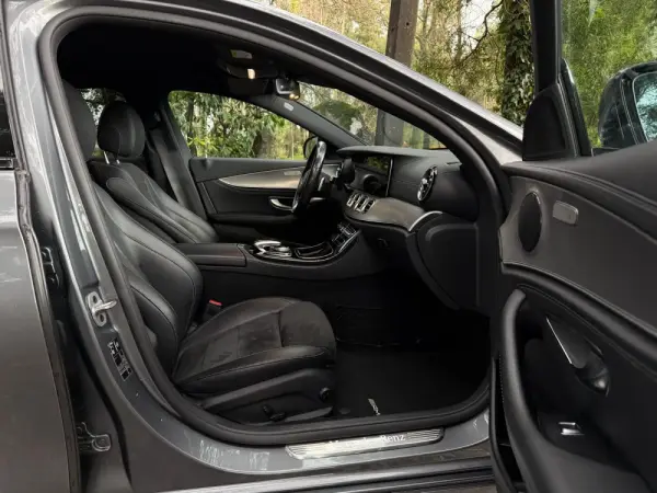 Mercedes-Benz E 300 de AMG Line 11