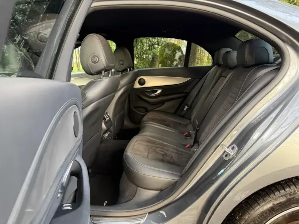 Mercedes-Benz E 300 de AMG Line 12