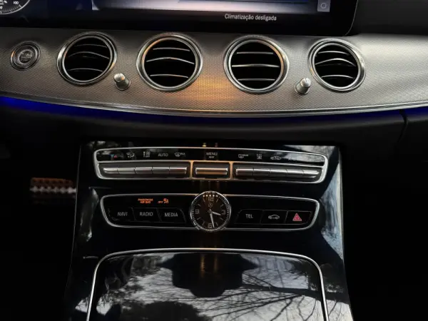 Mercedes-Benz E 300 de AMG Line 13