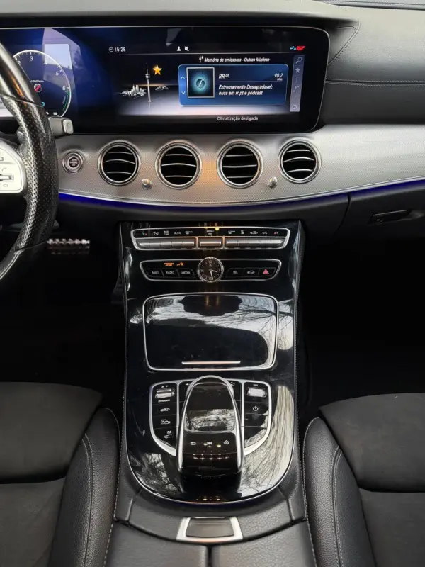 Mercedes-Benz E 300 de AMG Line 14