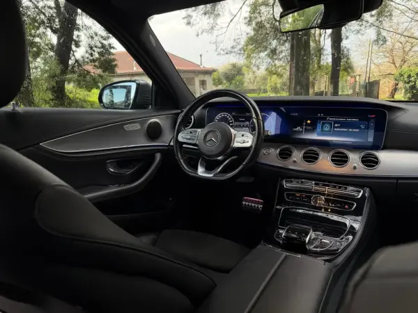 Mercedes-Benz E 300 de AMG Line 18