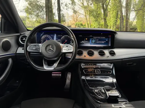 Mercedes-Benz E 300 de AMG Line 22