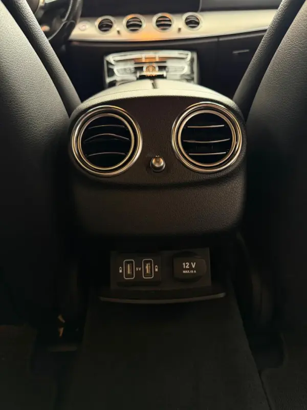 Mercedes-Benz E 300 de AMG Line 29