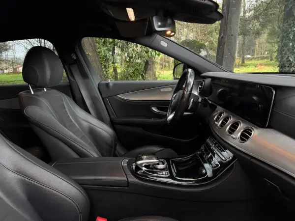 Mercedes-Benz E 300 de AMG Line 31