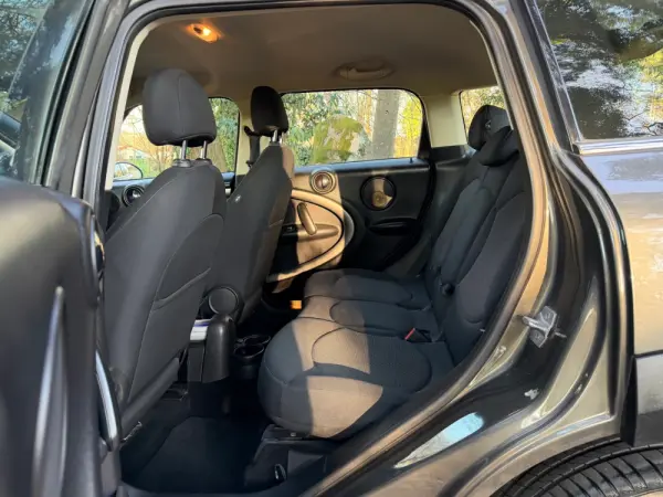 MINI Countryman One D 18