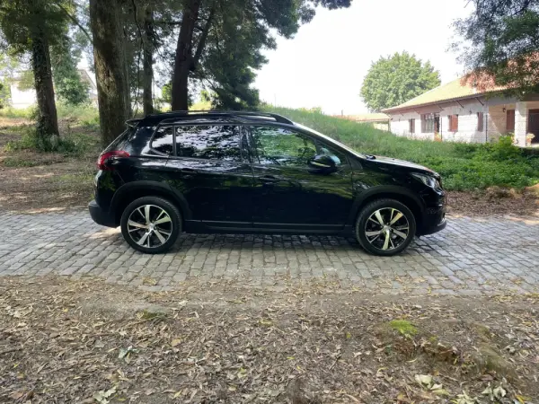Peugeot 2008 1.2 PureTech GT Line 8