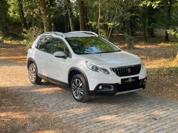 Peugeot 2008 1.2 PureTech Allure 1