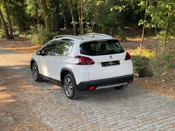 Peugeot 2008 1.2 PureTech Allure 6