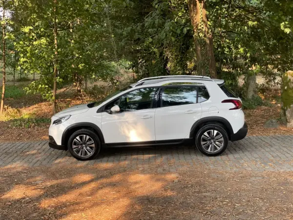 Peugeot 2008 1.2 PureTech Allure 8