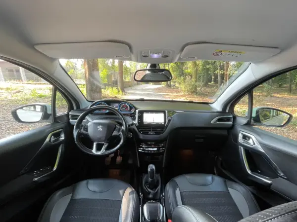 Peugeot 2008 1.2 PureTech Allure 10