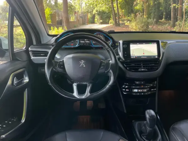 Peugeot 2008 1.2 PureTech Allure 12