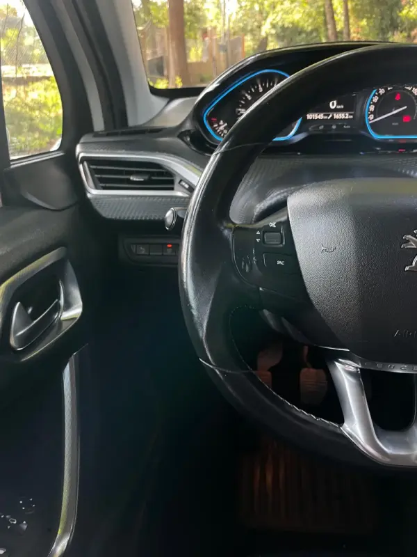 Peugeot 2008 1.2 PureTech Allure 13