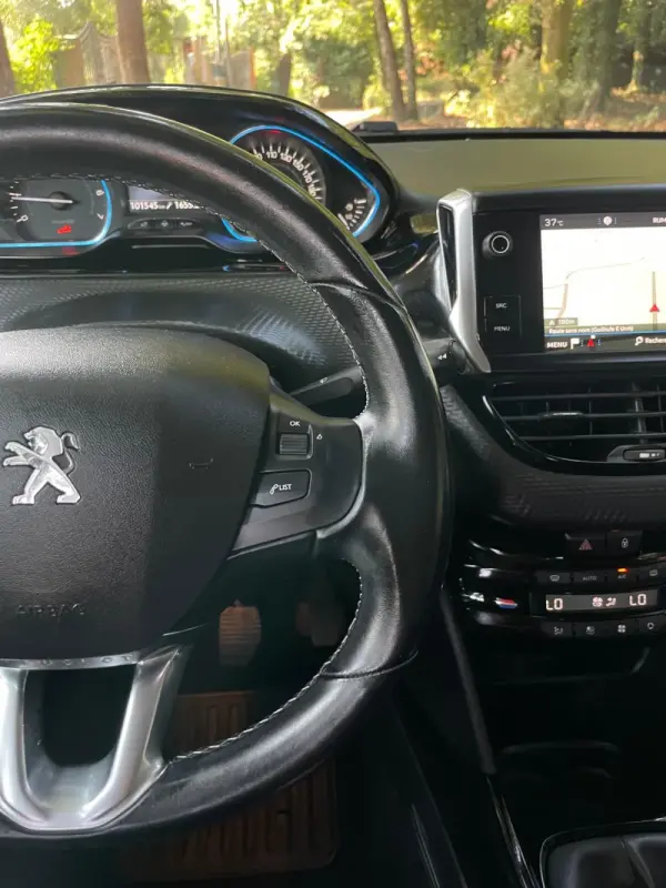 Peugeot 2008 1.2 PureTech Allure 14