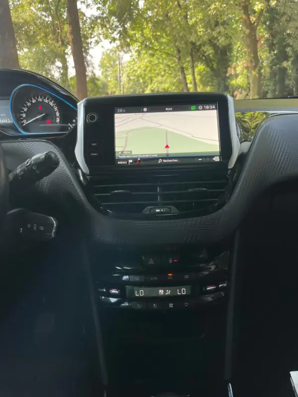 Peugeot 2008 1.2 PureTech Allure 16