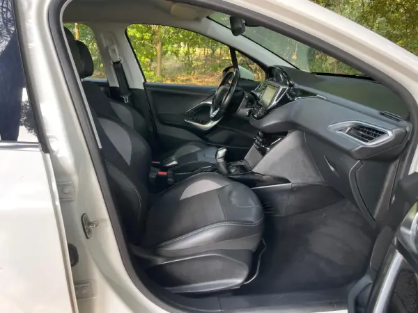 Peugeot 2008 1.2 PureTech Allure 26