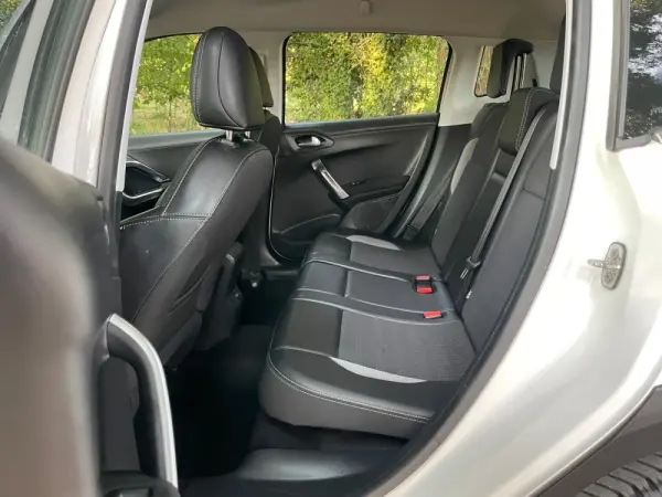 Peugeot 2008 1.2 PureTech Allure 28