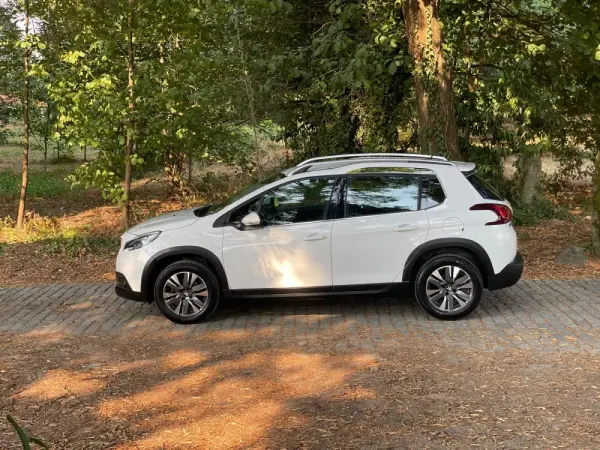 Peugeot 2008 1.2 PureTech Allure 32