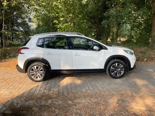 Peugeot 2008 1.2 PureTech Allure 36