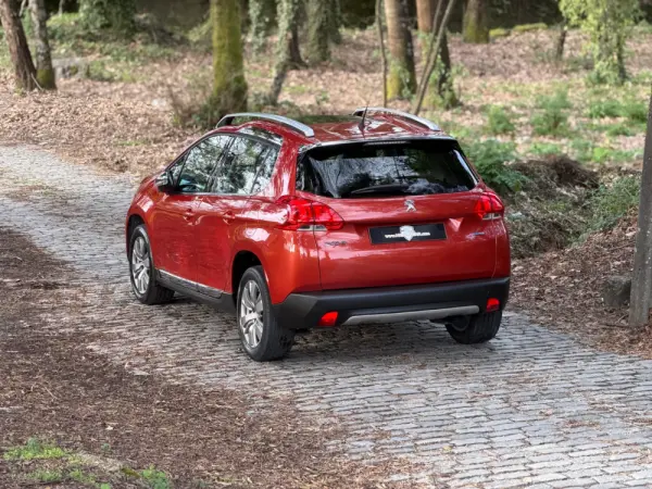 Peugeot 2008 1.2 PureTech Allure EAT6 4