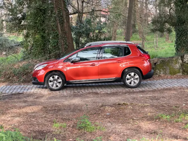 Peugeot 2008 1.2 PureTech Allure EAT6 7