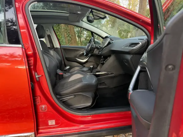 Peugeot 2008 1.2 PureTech Allure EAT6 14