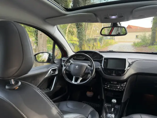 Peugeot 2008 1.2 PureTech Allure EAT6 17