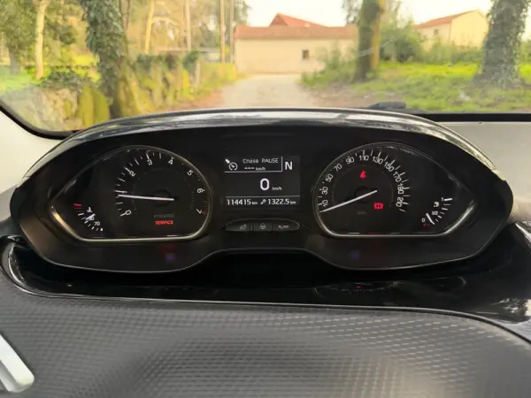 Peugeot 2008 1.2 PureTech Allure EAT6 27