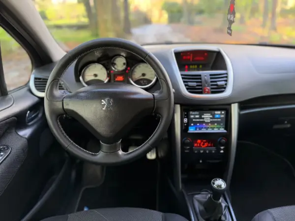 Peugeot 207 1.6 HDi Sport 8