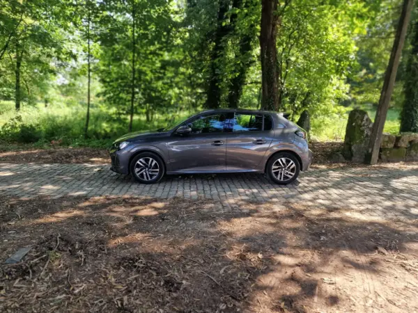 Peugeot 208 1.2 PureTech Allure Pack EAT8 5
