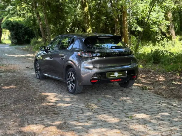Peugeot 208 1.2 PureTech Allure Pack EAT8 6