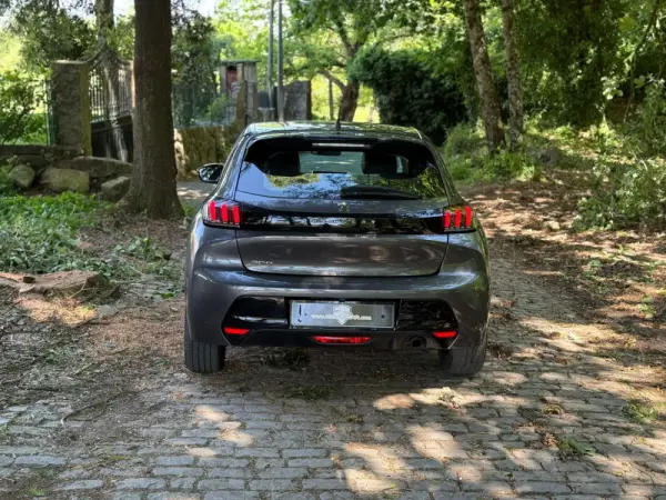 Peugeot 208 1.2 PureTech Allure Pack EAT8 7