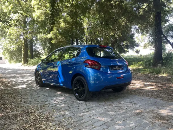 Peugeot 208 1.6 BlueHDi Allure 6