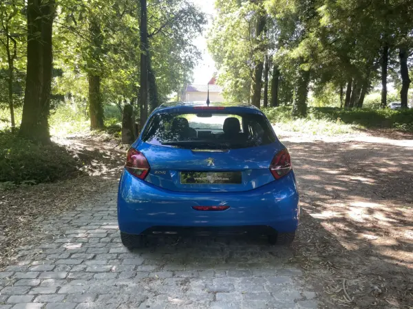 Peugeot 208 1.6 BlueHDi Allure 7