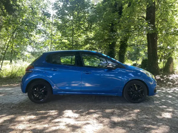 Peugeot 208 1.6 BlueHDi Allure 9