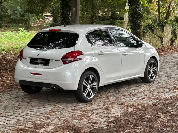 Peugeot 208 1.2 PureTech GT Line 5