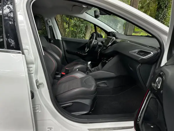 Peugeot 208 1.2 PureTech GT Line 23