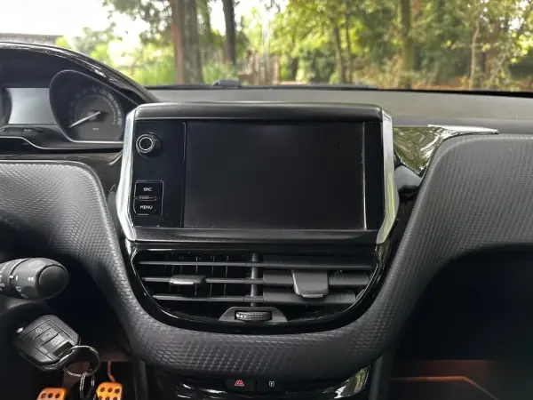 Peugeot 208 1.2 PureTech GT Line 17
